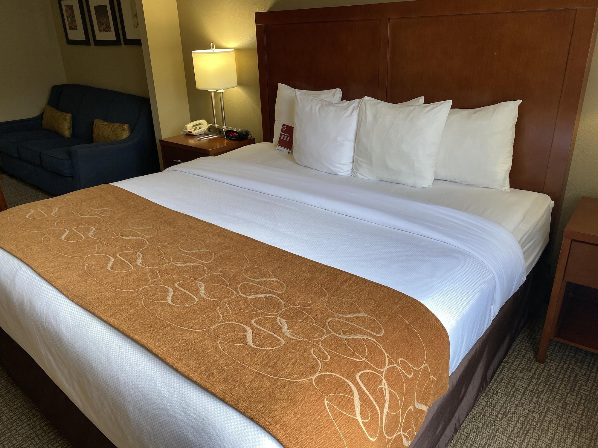 Comfort Suites Near Casinos Norwich Eksteriør bilde