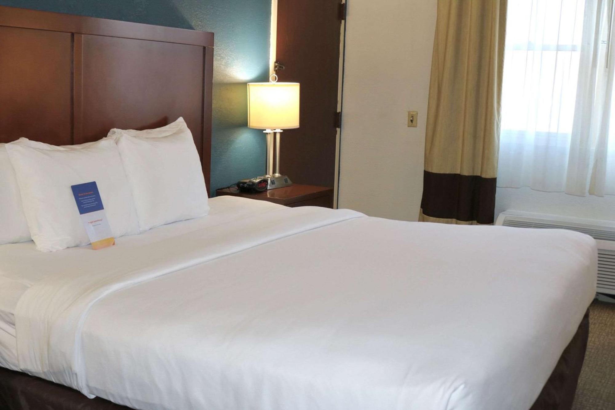 Comfort Suites Near Casinos Norwich Eksteriør bilde