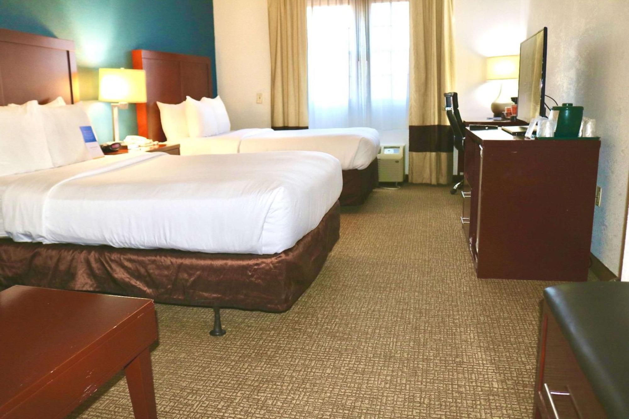 Comfort Suites Near Casinos Norwich Eksteriør bilde