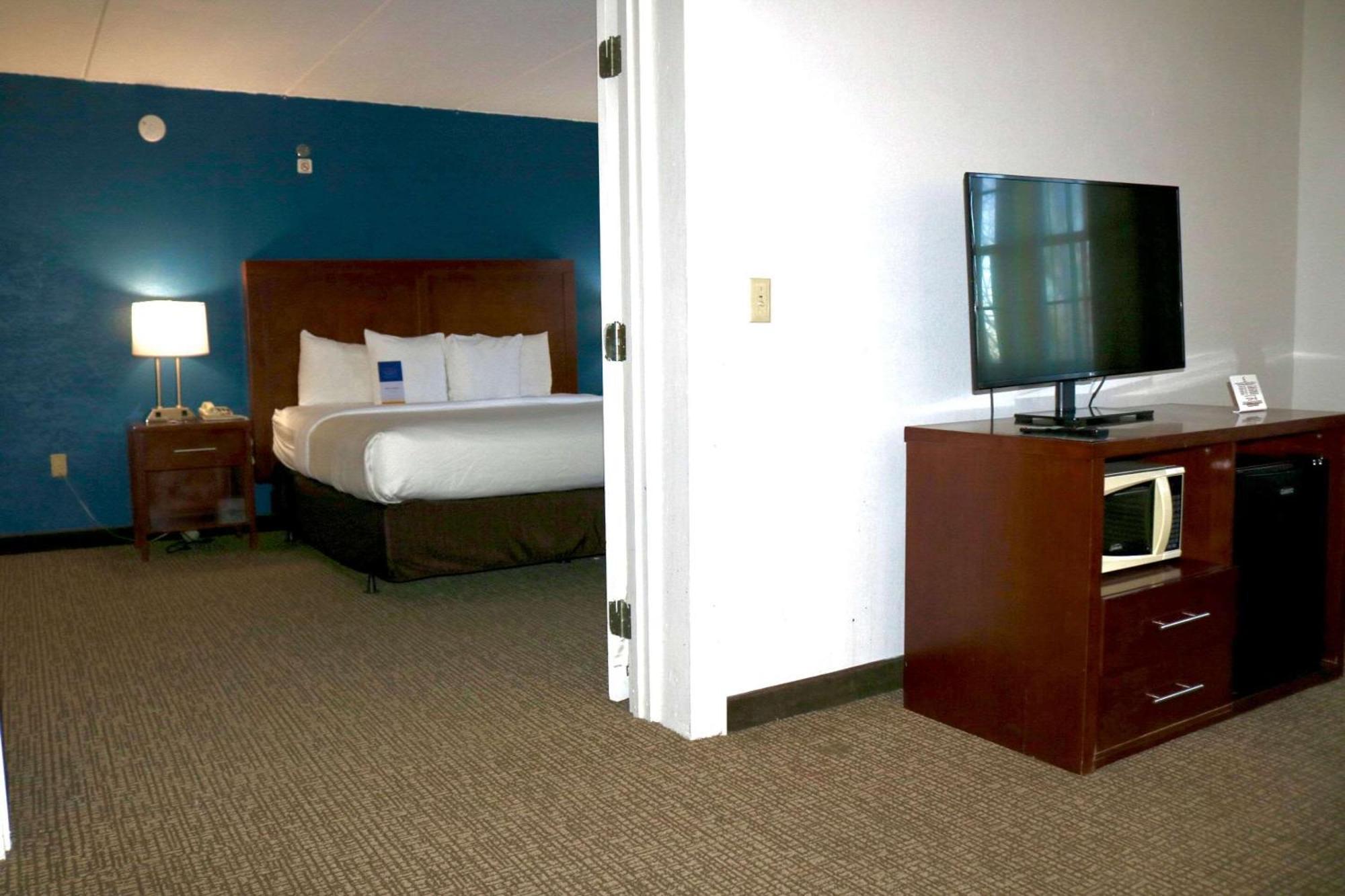 Comfort Suites Near Casinos Norwich Eksteriør bilde